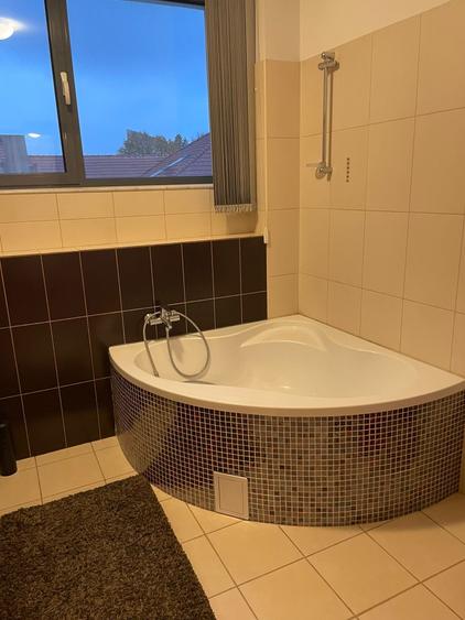Apartament cu 4 camere semidecomandat în Ultracentral