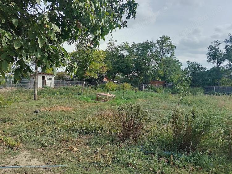 Casă cu Teren 2000 Mp în Oprișenești