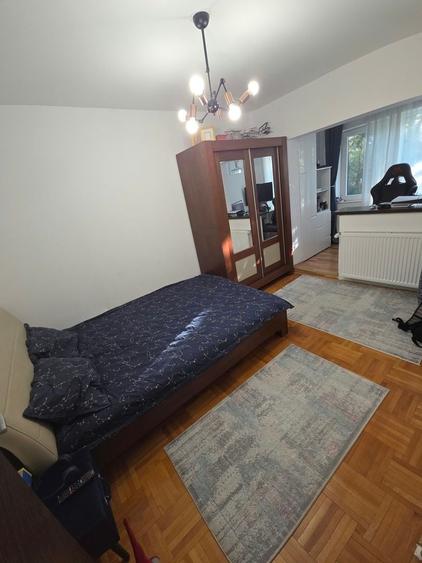 Apartament cu 3 camere decomandat în Aviației