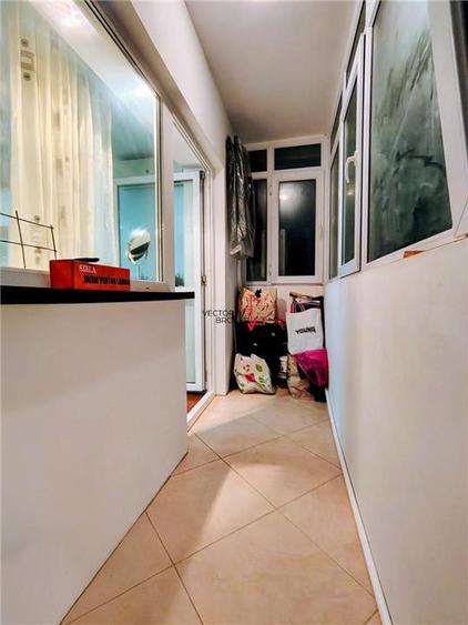 Garsonieră decomandată în Titan
