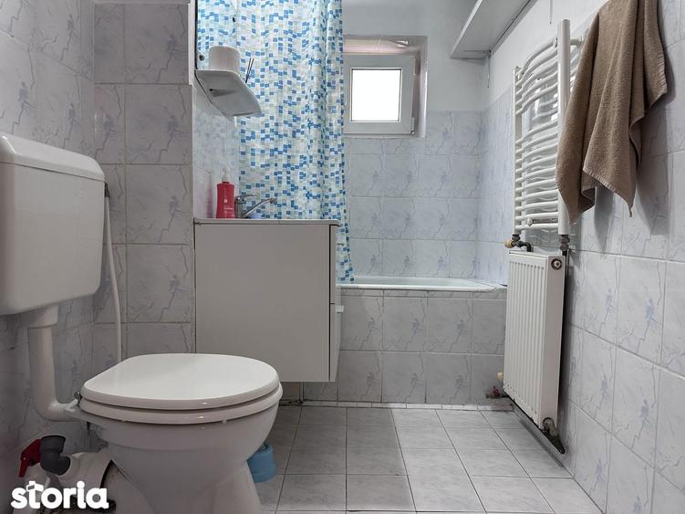 Apartament cu 4 camere decomandat în Micro 5
