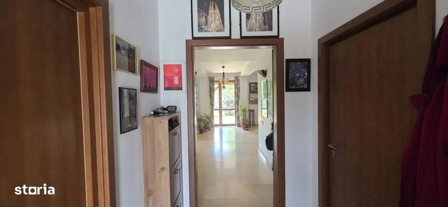 Casă cu 4 camere în Ostratu