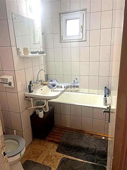 Apartament cu 3 camere decomandat, mobilat în Dacia