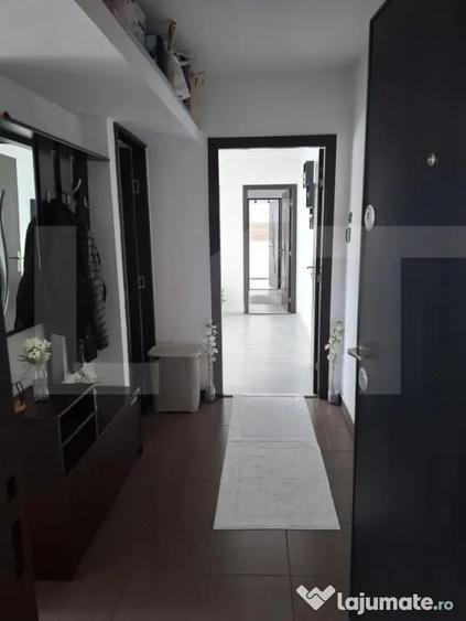 Apartament cu 3 camere semidecomandat în Spitalul Județean