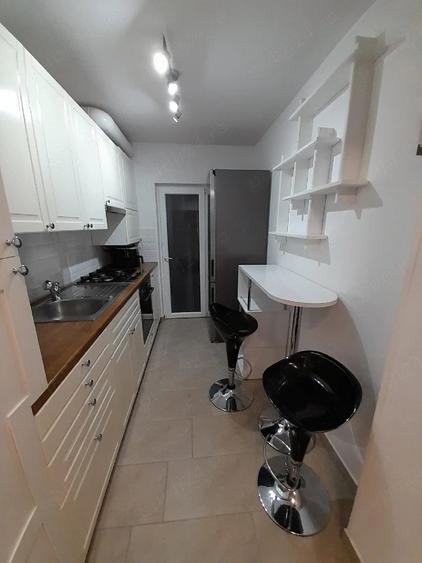 Apartament cu 4 camere semidecomandat în Central