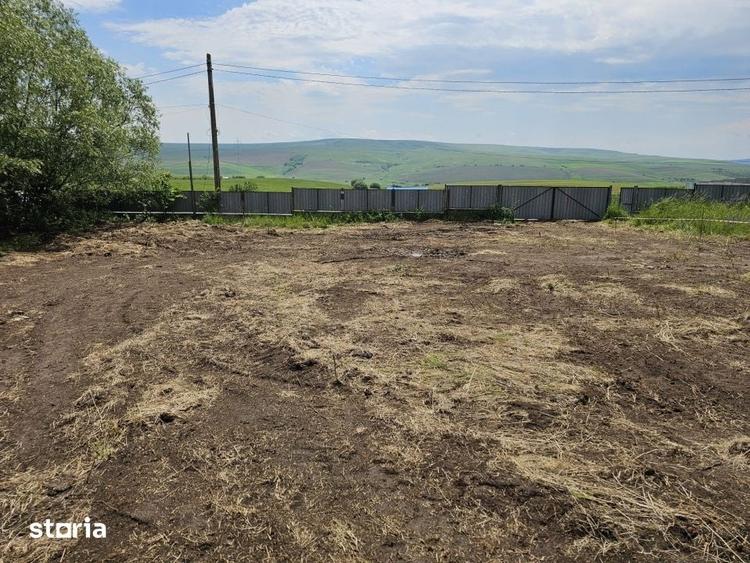 Teren de 1350 mp, în Aiton