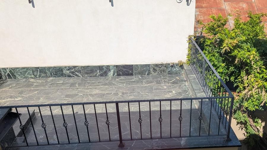 Casă individuală cu 7 camere cu Garaj în Tineretului