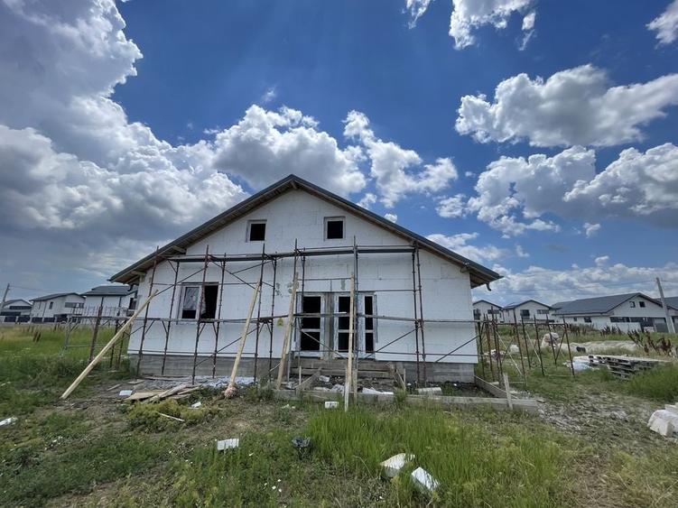 Casă cu 4 camere în Pantelimon
