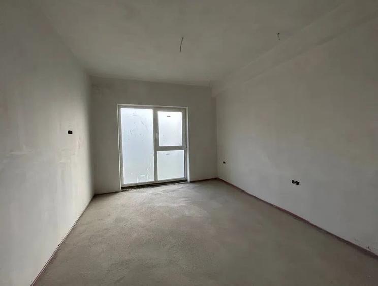Apartament cu 2 camere semidecomandat în Borhanci