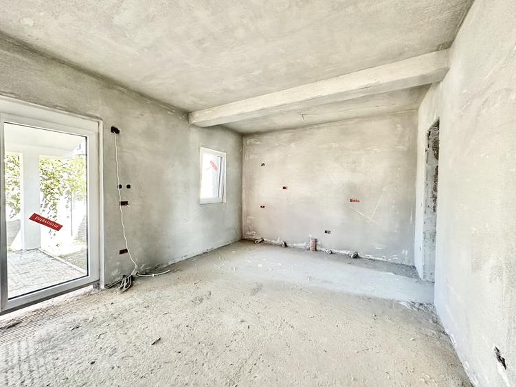 Duplex cu 5 camere cu Canalizare în Moșnița Veche