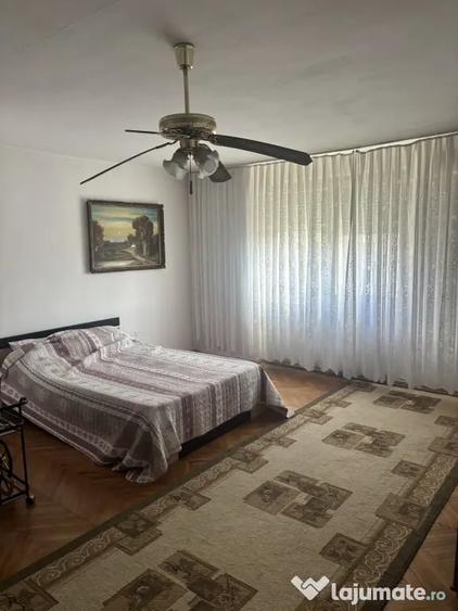 Apartament cu 3 camere decomandat în Pandurilor