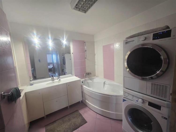 Apartament cu 3 camere decomandat, mobilat în Șcheia
