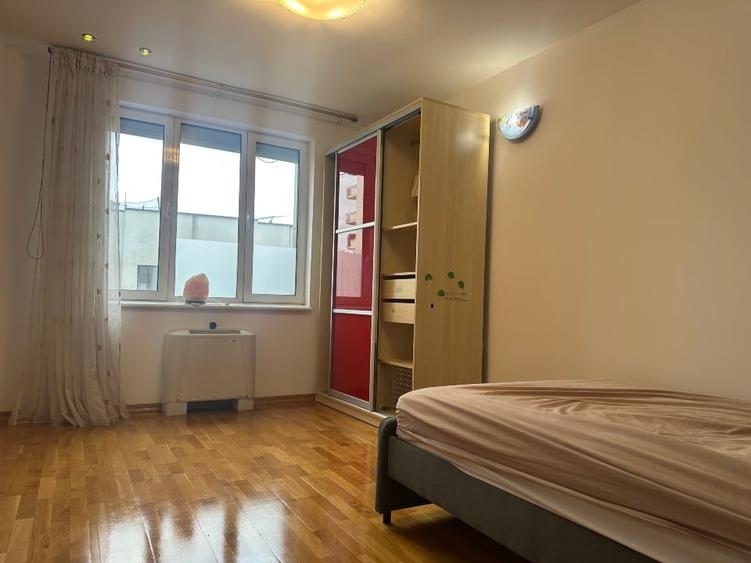 Apartament cu 4 camere, mobilat în Calea Călărașilor