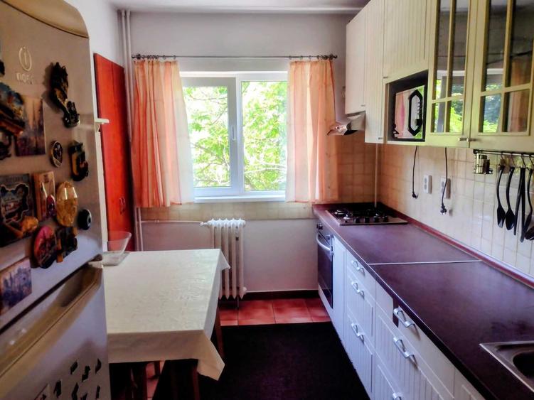 Apartament cu 3 camere decomandat în Giurgiului