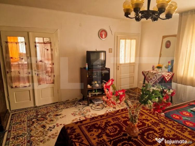 Casă cu 2 camere cu Teren 8290 Mp în Iclod