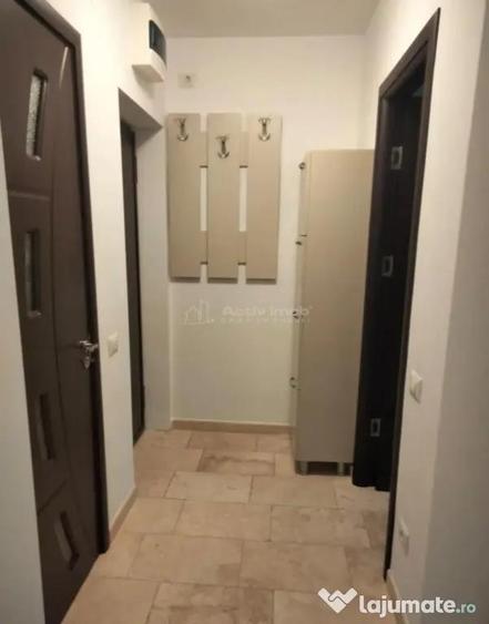 Apartament cu 2 camere semidecomandat, mobilat în City Park Mall