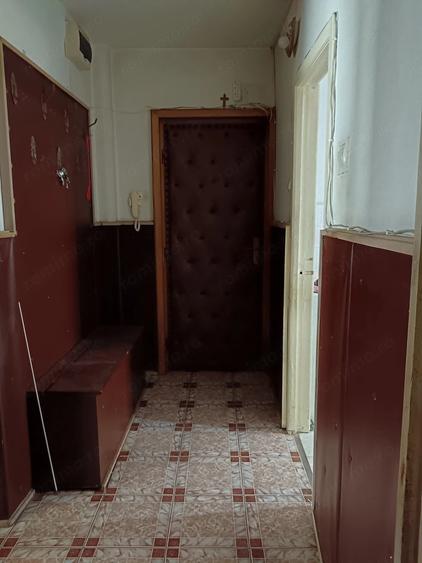 Apartament cu 4 camere decomandat în Dâmbovița