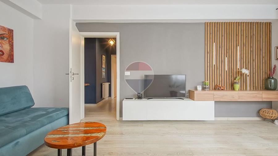 Apartament cu 3 camere decomandat, mobilat în Tractorul