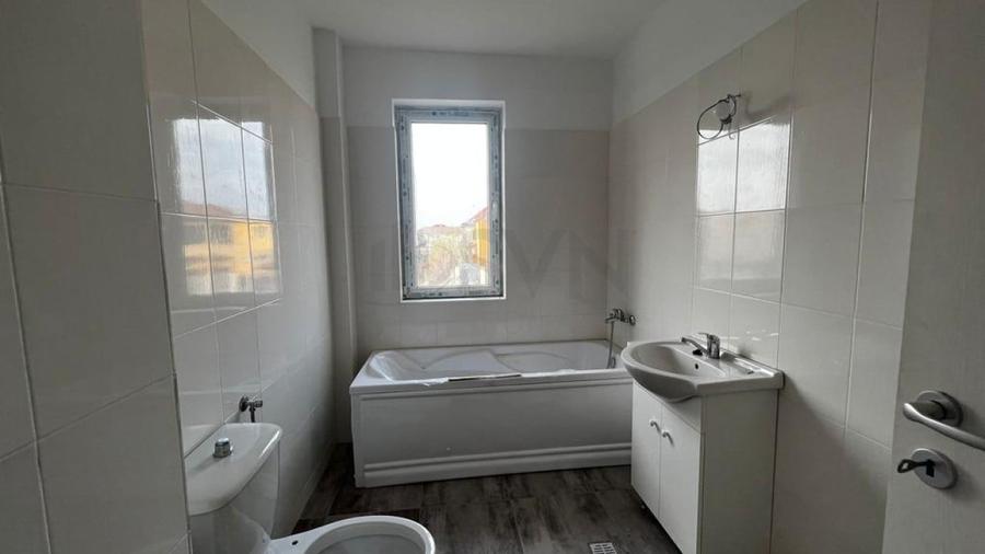 Apartament cu 3 camere decomandat în Aviației