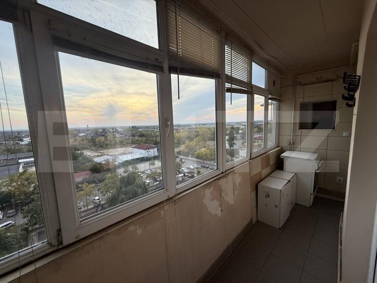 Apartament cu 3 camere decomandat, mobilat în Micro 6