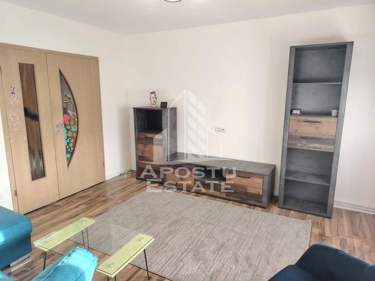 Apartament cu 3 camere decomandat, mobilat în P-ța Unirii