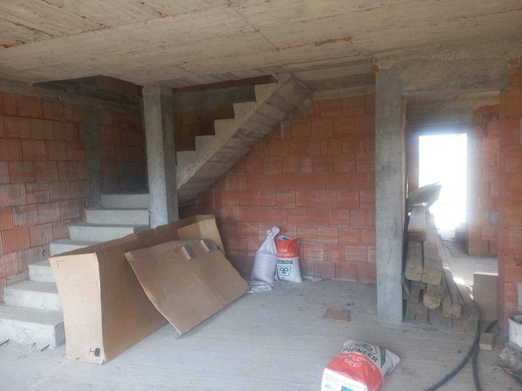 Casă cu 4 camere în Central
