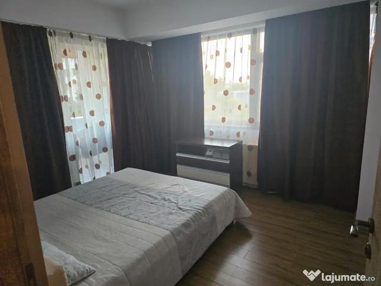 Apartament cu 3 camere nedecomandat în Vitan