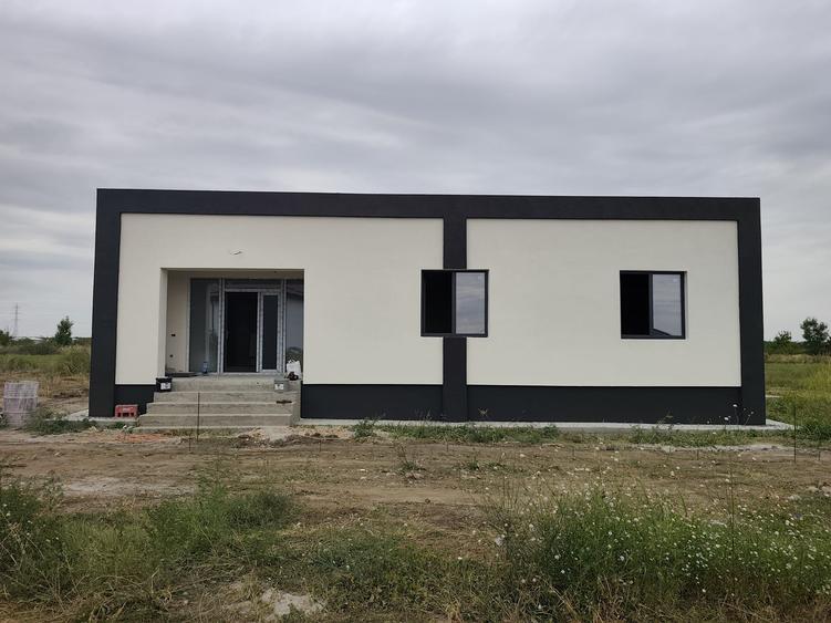 Casă individuală cu 3 camere cu Teren 500 Mp în Săbăreni