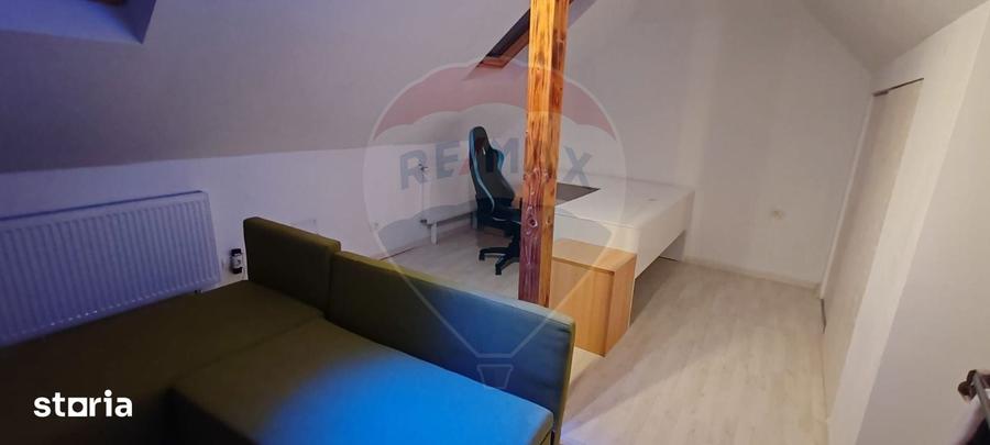 Casă cu 4 camere cu Teren 150 Mp în Schei
