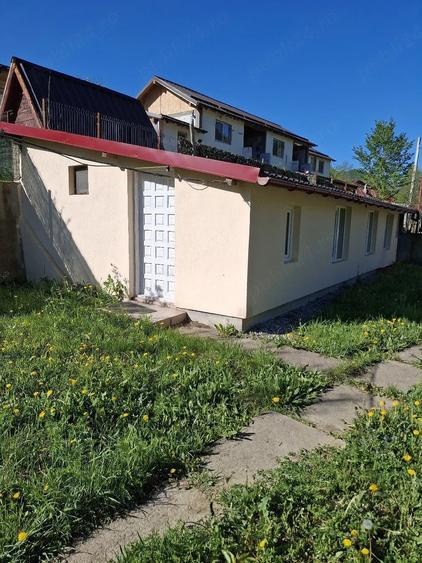 Casă cu Teren 900 Mp în Central