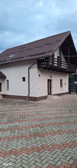Casă cu 5 camere cu Teren 1150 Mp în Central