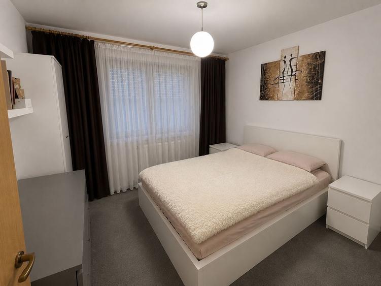 Apartament cu 2 camere decomandat, mobilat în Tractorul