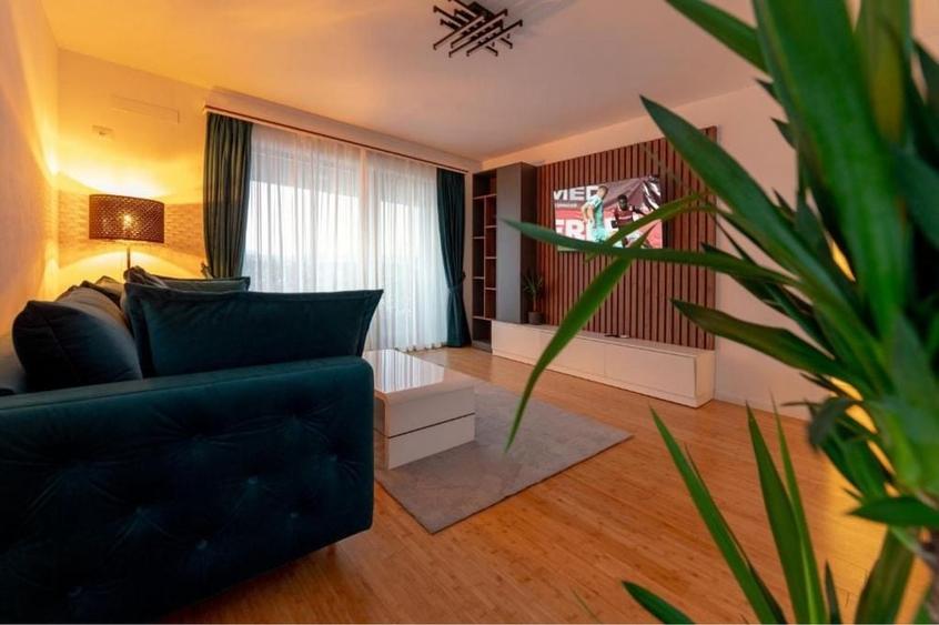 Apartament cu 3 camere decomandat în Central