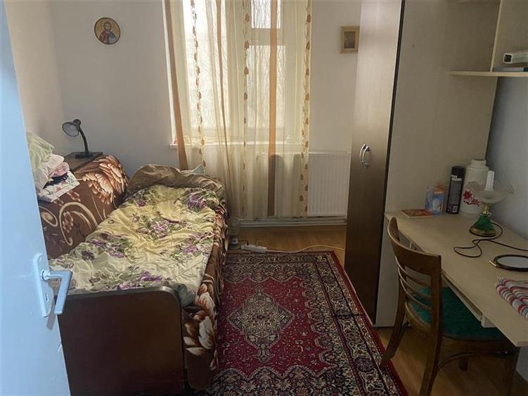 Apartament cu 3 camere nedecomandat în Gară