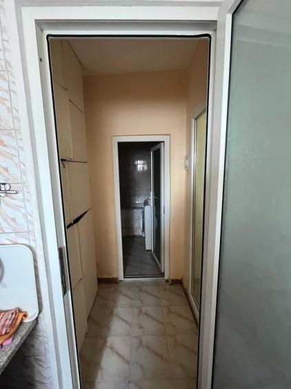 Apartament cu 2 camere semidecomandat în Olteniței