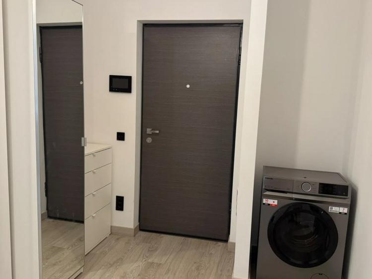 Apartament cu 3 camere decomandat, mobilat în Vitan