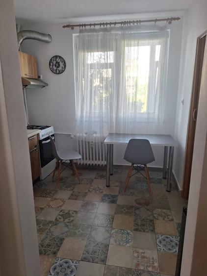 Apartament cu 2 camere semidecomandat în Berceni