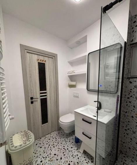 Apartament cu 3 camere semidecomandat în Drumul Taberei