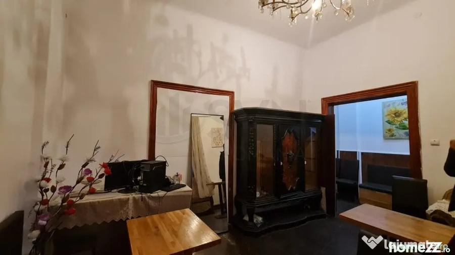Casă cu 5 camere cu Teren 226 Mp în Central