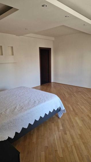 Casă cu 4 camere cu Teren 450 Mp în Central