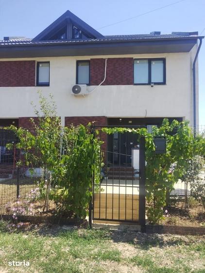 Casă cu 3 camere cu Teren 200 Mp în Central