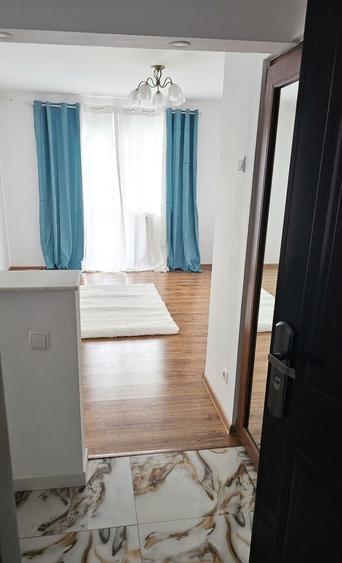 Garsonieră decomandată în Central
