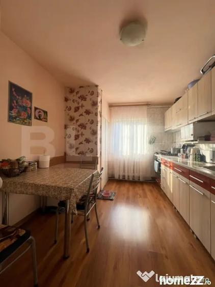Apartament cu 4 camere decomandat în Central