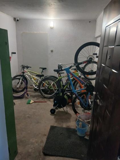 Apartament cu 3 camere decomandat în Crângași