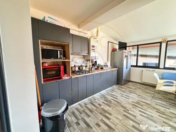 Casă cu 5 camere cu Teren 400 Mp în Smeura