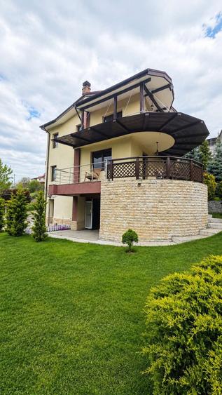 Casă individuală cu 7 camere cu Teren 825 Mp în Bucium