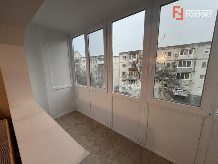 Apartament cu 4 camere decomandat, mobilat în Girocului