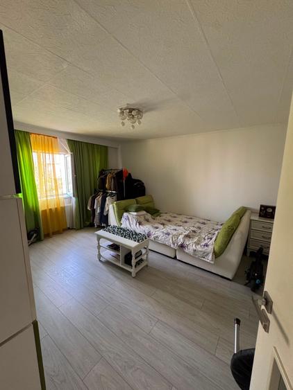 Apartament cu 3 camere decomandat în Nerva Traian