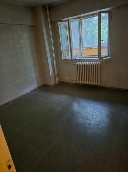 Apartament cu 3 camere nedecomandat în Militari