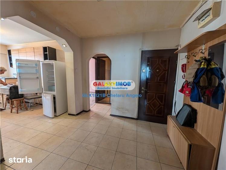 Apartament cu 4 camere în Berceni